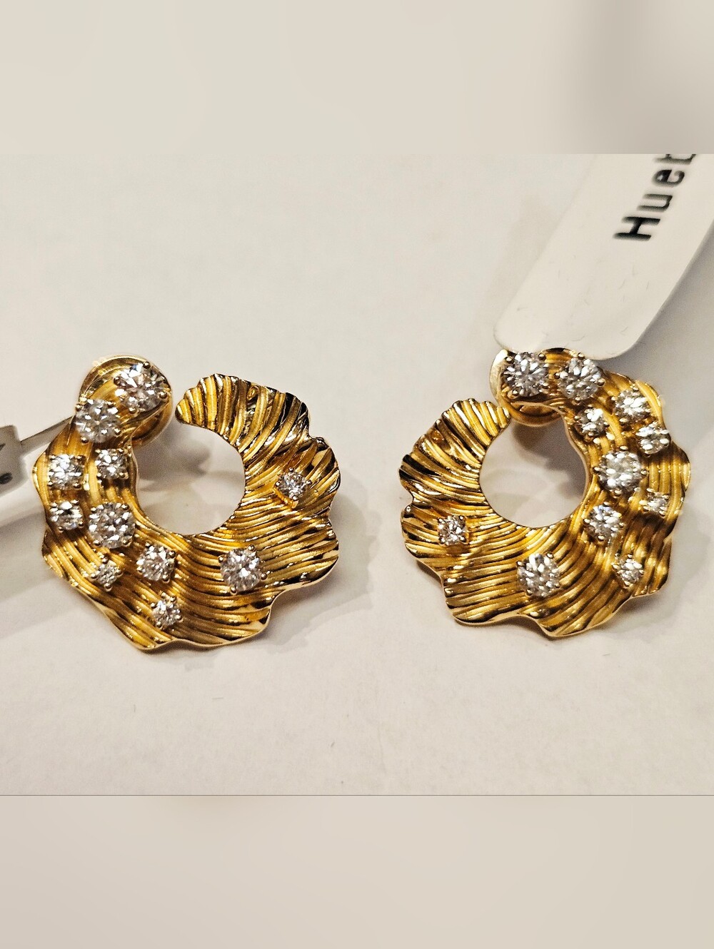 Hueb 18k Yellow Gold 1.1 TCW Narural Diamond Stud Earrings New NWT $5900